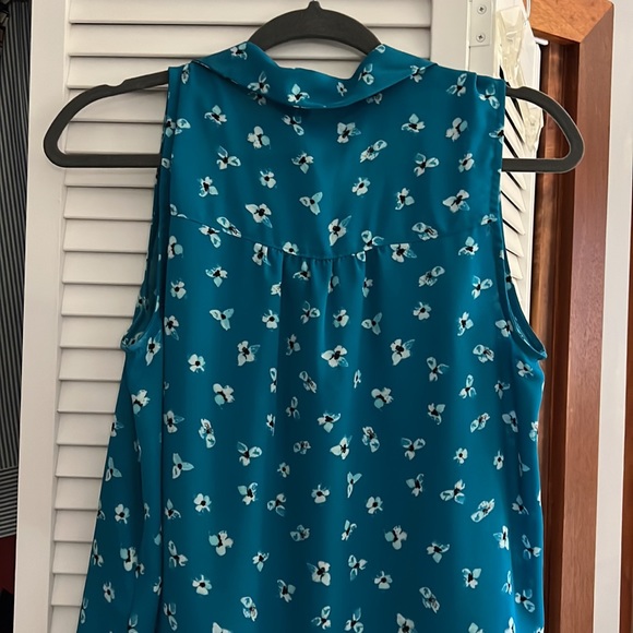 Blue floral button up blouse - Picture 3 of 5